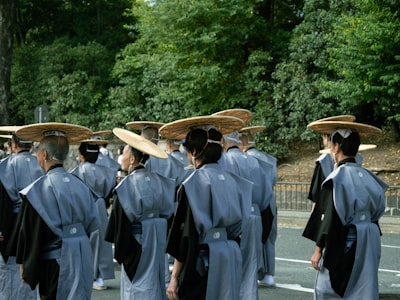 家族葬に呼ばれていないのに参列してもいい？後から知ったときの正しい対応を解説