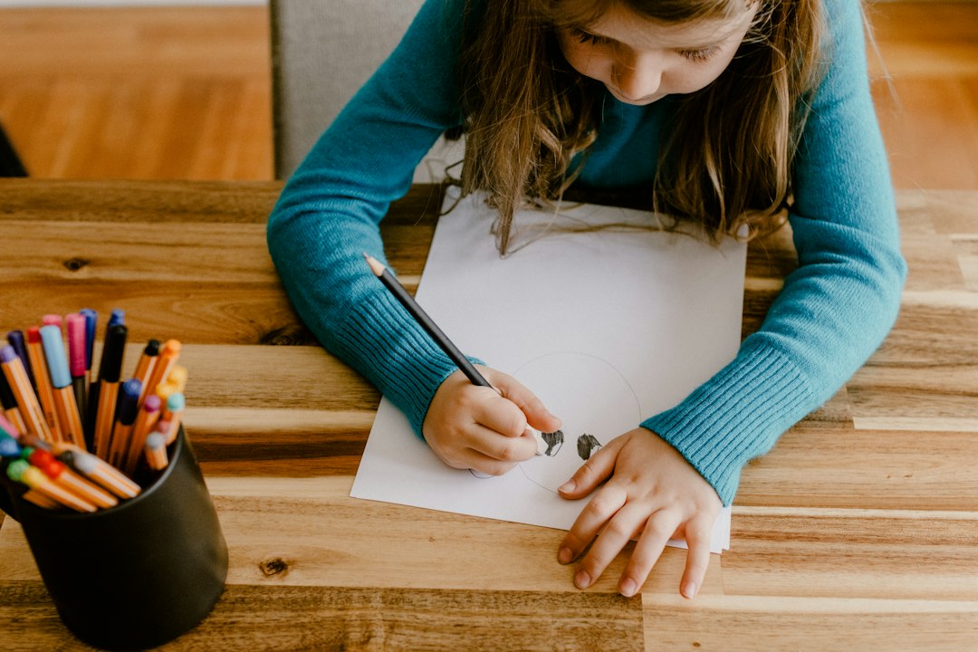喪中に子どもが友達へ年賀状を出していい？届いた時の返し方と寒中見舞いの文例を解説